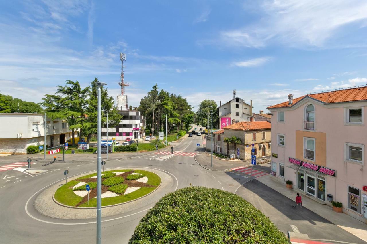 City Center Blue Dream Umag Bagian luar foto